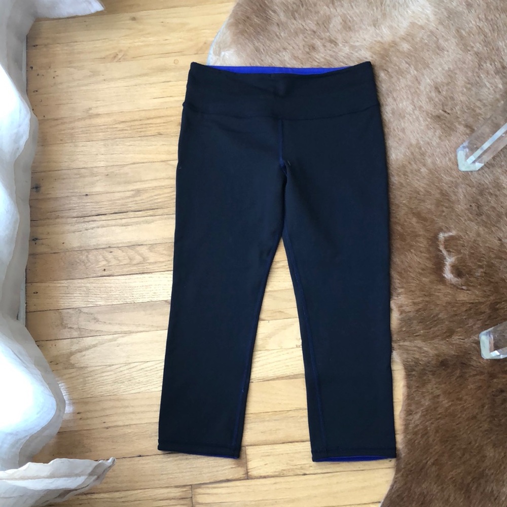 Lululemon Blue & Black reversible Active Capris Leggings size 6